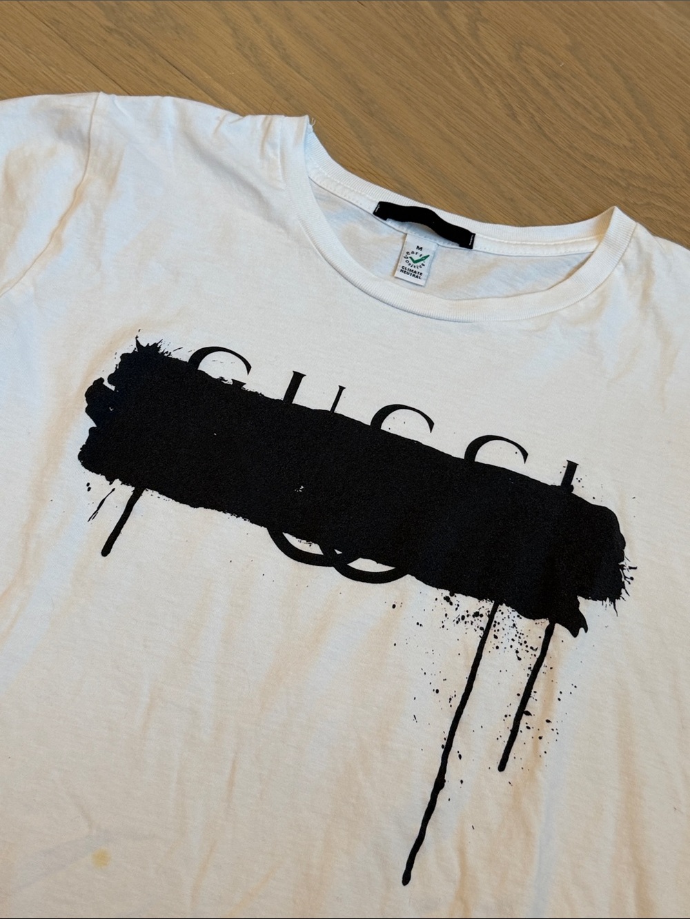 Boutique GUCC! Tee shirt climate neutral earth positive size medium NWOT